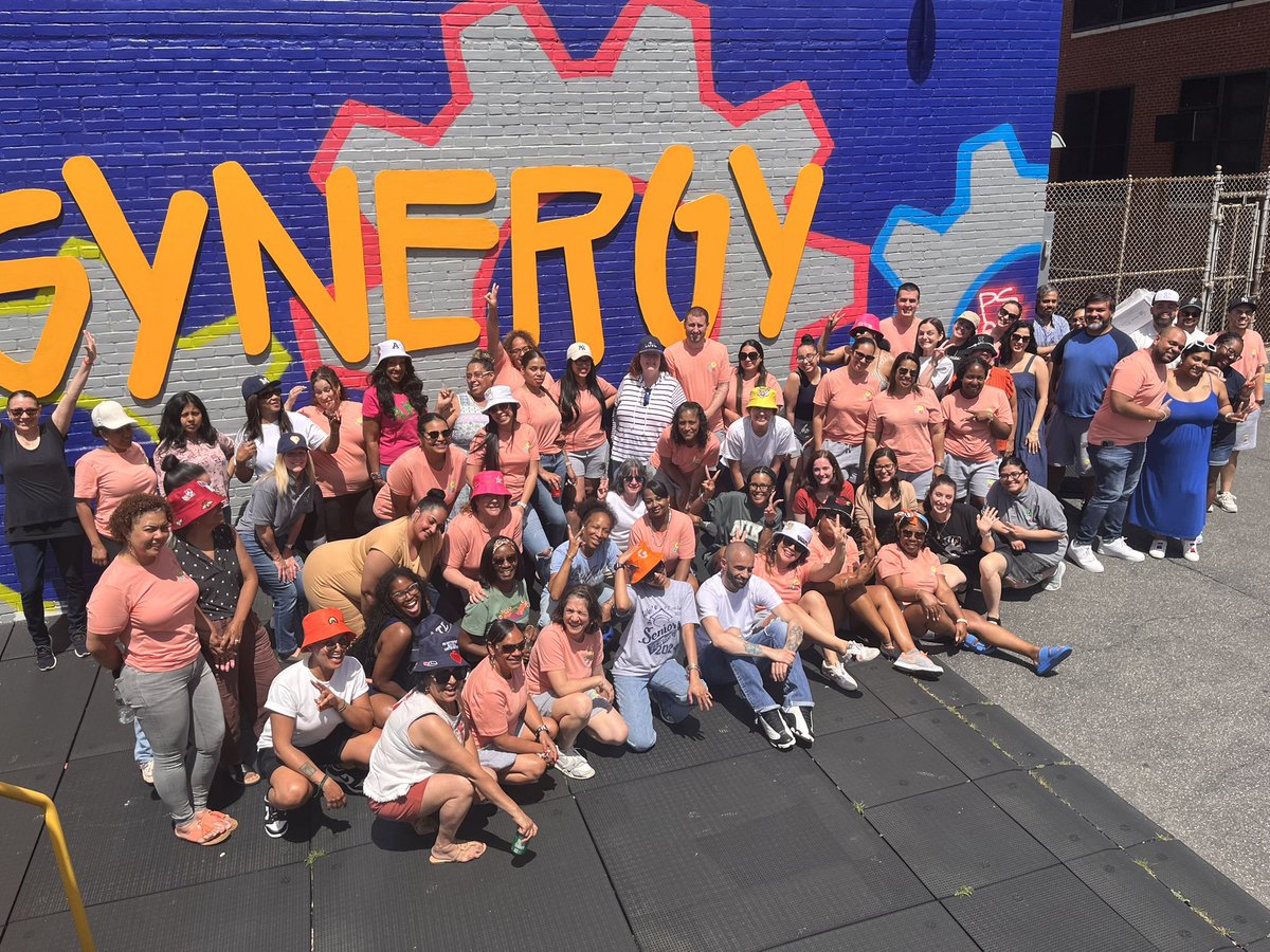 DCastillo449X's tweet photo. It’s that’s Bronx Synergy!! 109 Family!! @ClaudioJosette @CSD9Bronx https://t.co/MKrNr50cOE