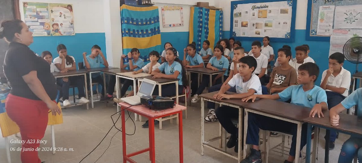 VelasqzMaryC's tweet photo. #Infocentro dicta charla sobre Ciberacoso a estudiantes de primaria en el municipio Antolín del Campo. La actividad a cargo de la facilitadora de Infocentro El SaladoII Yorlin Rodríguez.
#CienciaParaLaVida https://t.co/H944zotWmz