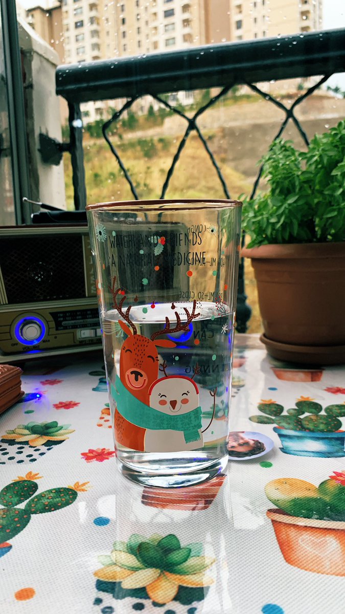 Toprağın kokusu, cama vuran yağmur damlaları… 
Şükürler olsun Allahım ☺️