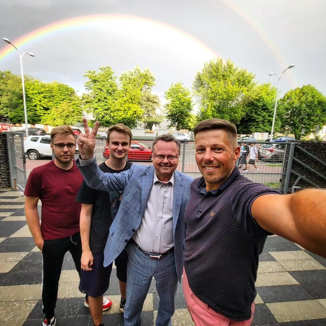 chlodnickim's tweet photo. Wszystkie znaki na niebie i ziemi dają jasny przekaz wyborczy... 😉🇪🇺🇵🇱✌️ @AndrzejSzejna @sebagawel @__Lewica https://t.co/ylY6bJ9qPR