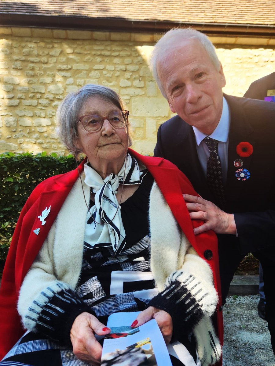 HonStephaneDion's tweet photo. Nous concluons le #JourJ80 avec la cérémonie de la @CBFFCCB à l'#AbbayedArdenne, rendant hommage aux 156 prisonniers de guerre canadiens 🇨🇦 exécutés dans les jours et semaines suivant le #Débarquement. En présence de @GinettePT, nous honorons leur sacrifice. https://t.co/epCQR6hsC5