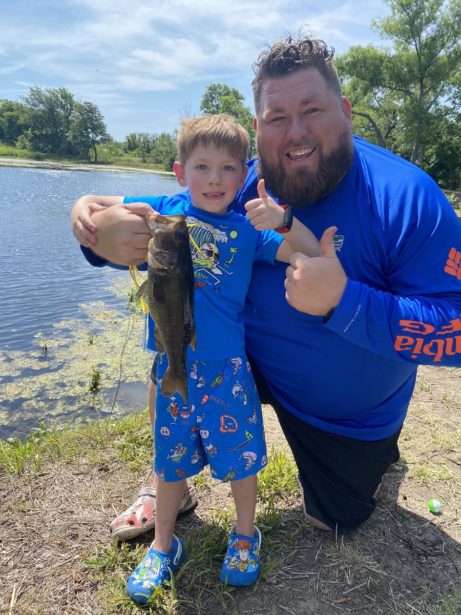 CoachSmith918's tweet photo. Took my lil man fishing for the first time and on his first cast he caught a smallmouth that was 15.5 inches and 1.76 pounds! Future #Bassmaster #FirstFish https://t.co/GuLcsRbZS0