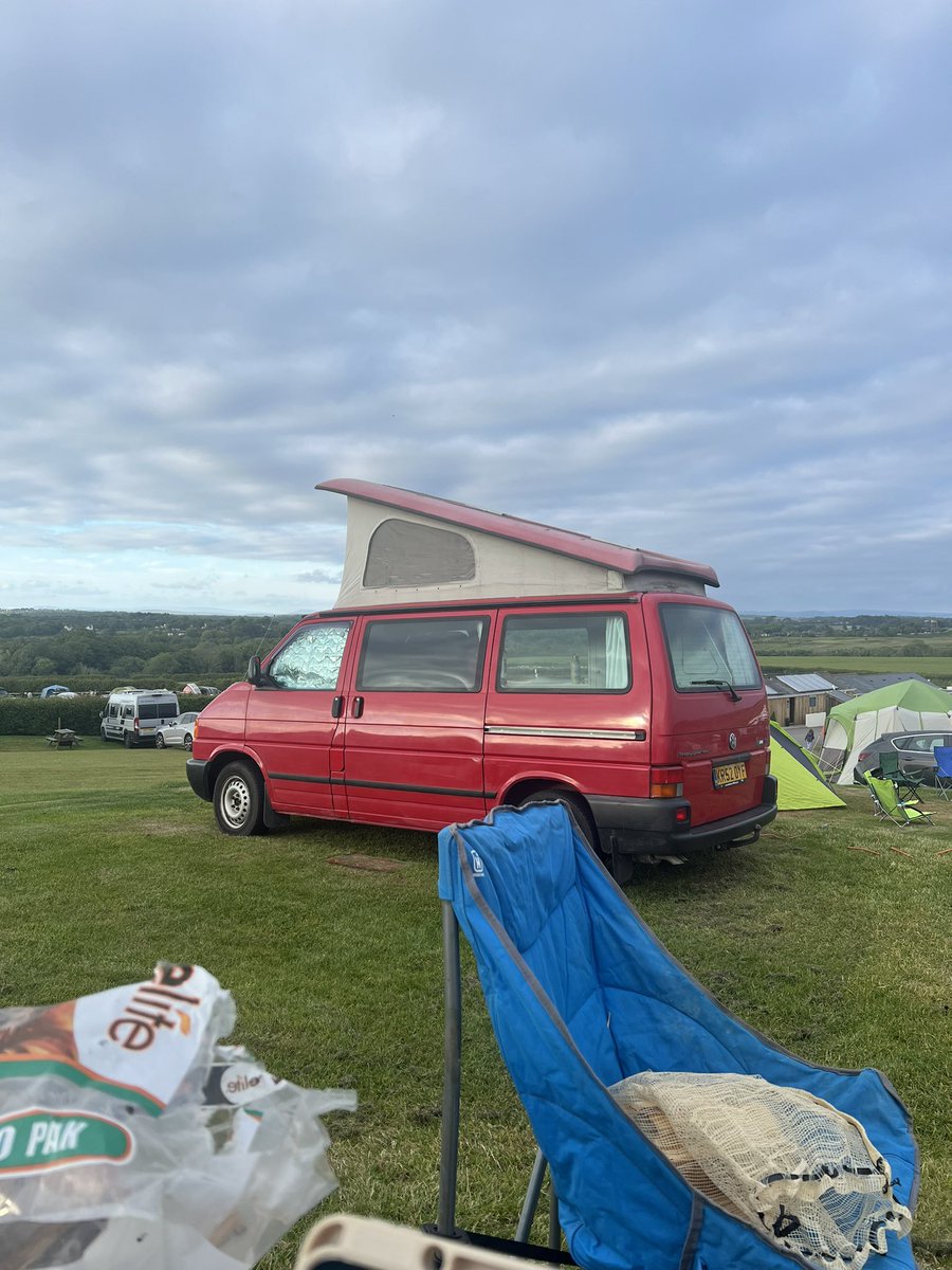 zoeric's tweet photo. Grateful for this little set up #3Cliffs #T4Camper https://t.co/994RJzsLpg