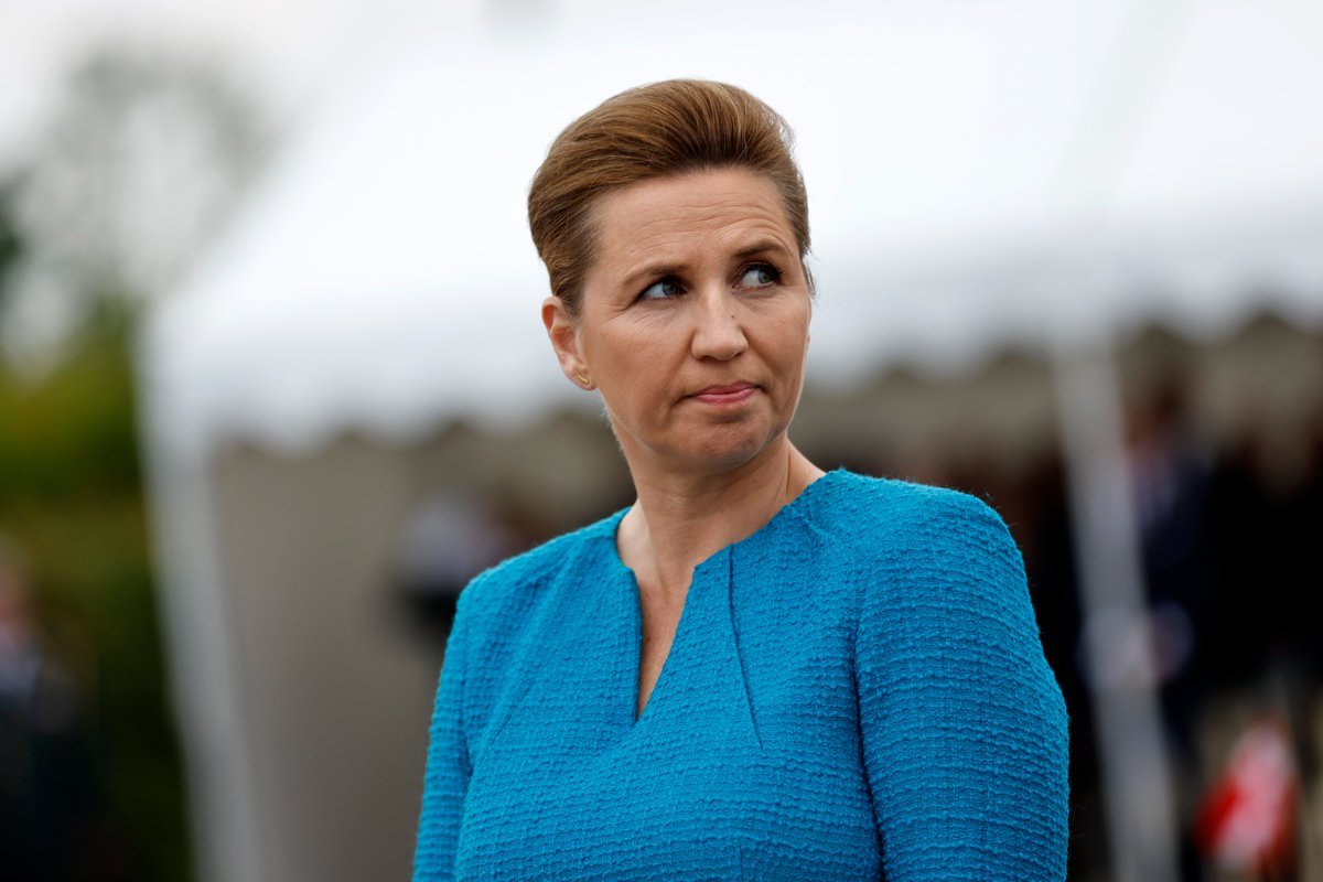 tv2breaking's tweet photo. Mette Frederiksen slået af mand på åben gade.
https://t.co/KL1cTT3XEH https://t.co/qItqehs40s