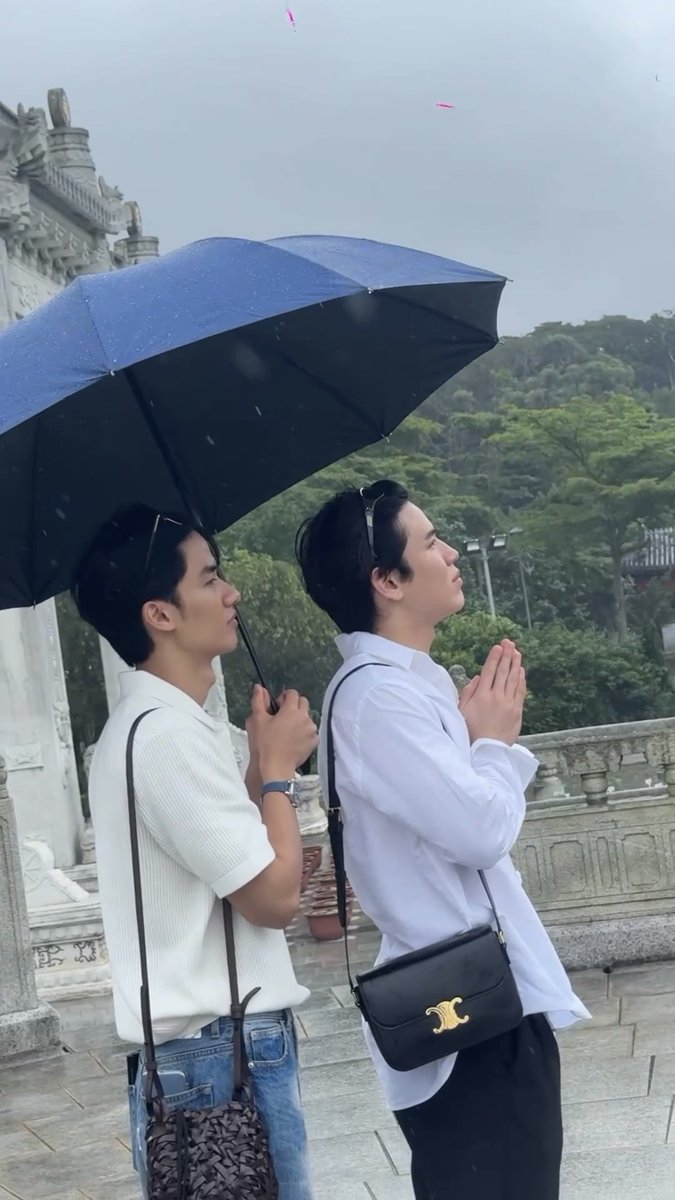 กูอยู่นี่ มันมาขออะไรวะ