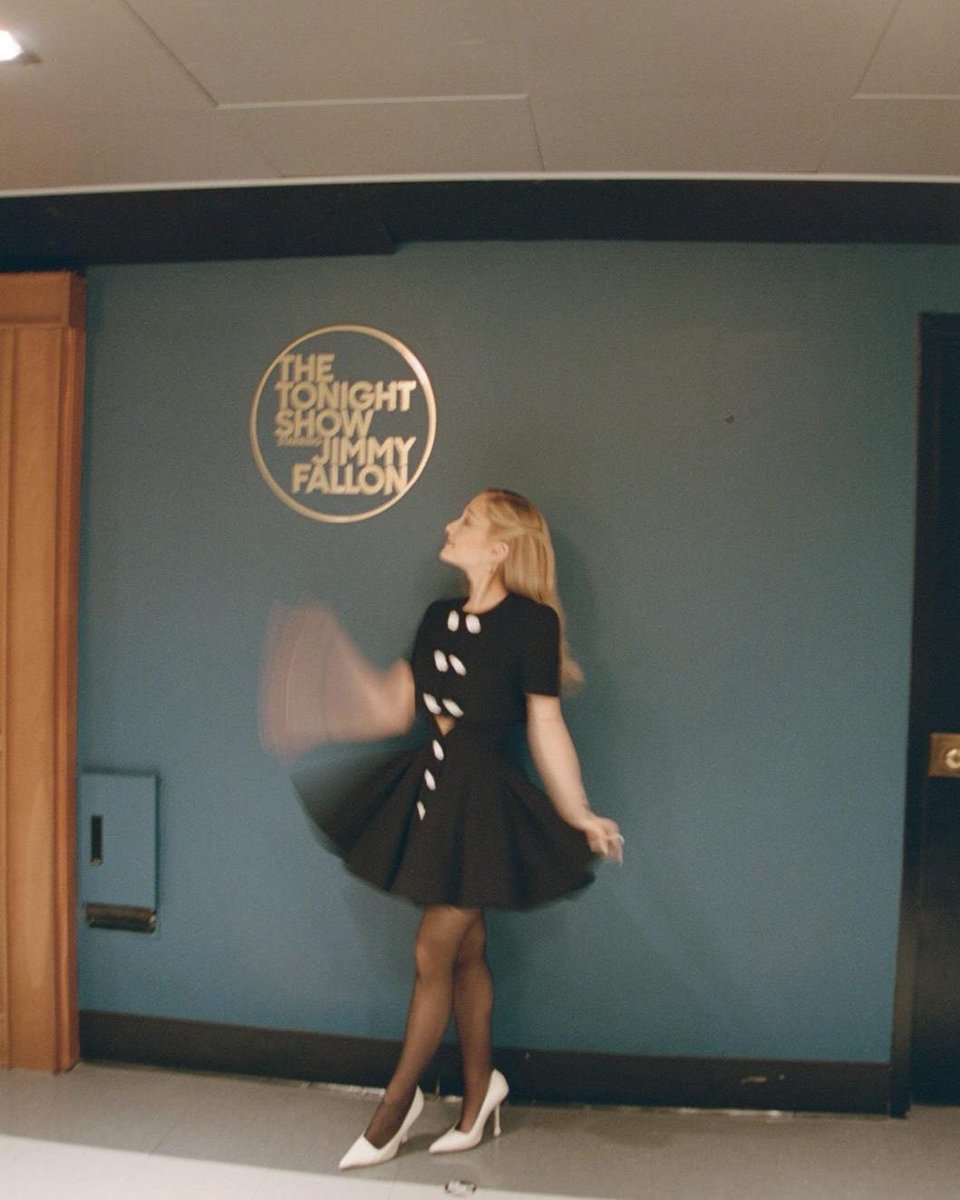 Ariana Grande Today tweet media