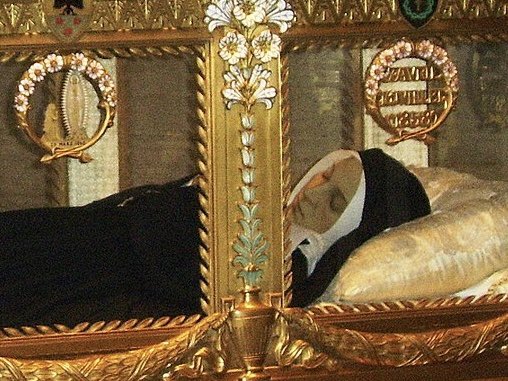 etheorist_'s tweet photo. my sleeping boyfriend // the incorrupt corpse of st bernadette https://t.co/t2PTZp1AdM
