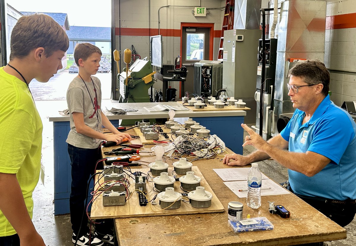 CentralNine's tweet photo. This year, our Nineovations Summer Camp highlighted five of our programs! Auto Services, Medical Assistant, Landscaping, HVAC, and Fire &amp; Rescue! https://t.co/1gTPVaievZ