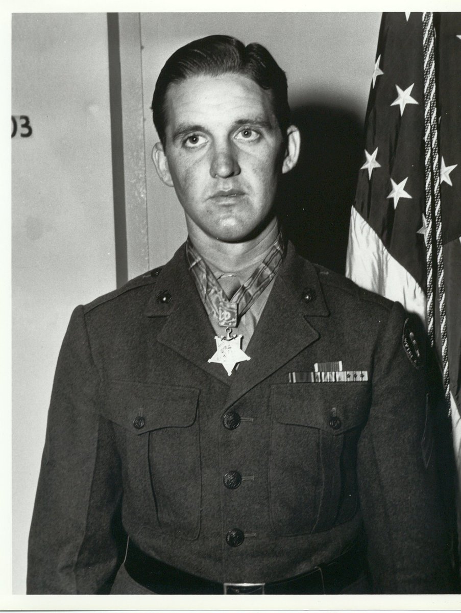 TaraRoss's tweet photo. This day in #history (2004): A hero passes away. Richard E. Bush received the Medal of Honor for his heroism during World War II.

Bush was an unlikely hero.

/1 of X #America #storytimethreads 🧵👇 https://t.co/YV5gufozt2