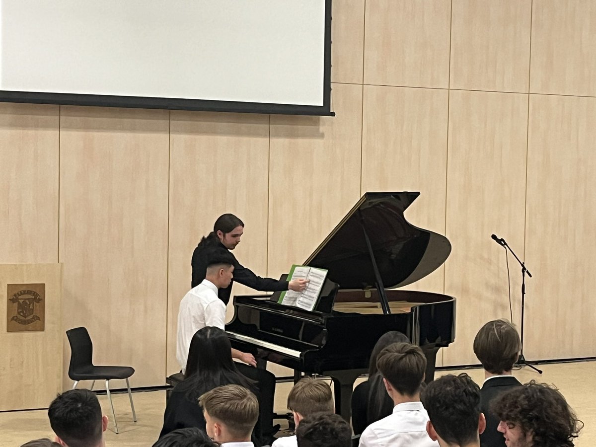 BA_MusicDept's tweet photo. What a fantastic afternoon of music making!! Well done to our three amazing musicians who took part in our piano masterclass with former pupil Tom Heaney. Thank you Tom for all your advice as well as treating us to some wonderful music. @Bearsden_Guid @BearsdenAcademy https://t.co/X48yGuGS4J