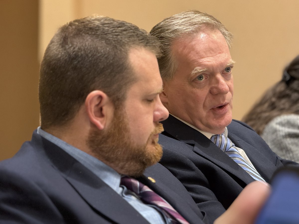 IAM_Union's tweet photo. Hammering out the agreement and paying attention to the details.

 @AutomotiveIAM Bargaining Committee members caucus during UPS negotiations. https://t.co/0xZ4I9gDUu