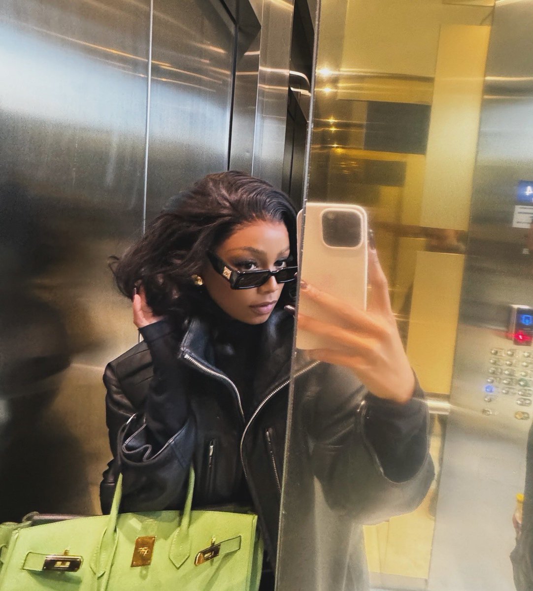 Bonang's tweet photo. 💚👀 https://t.co/HZEvMhbron