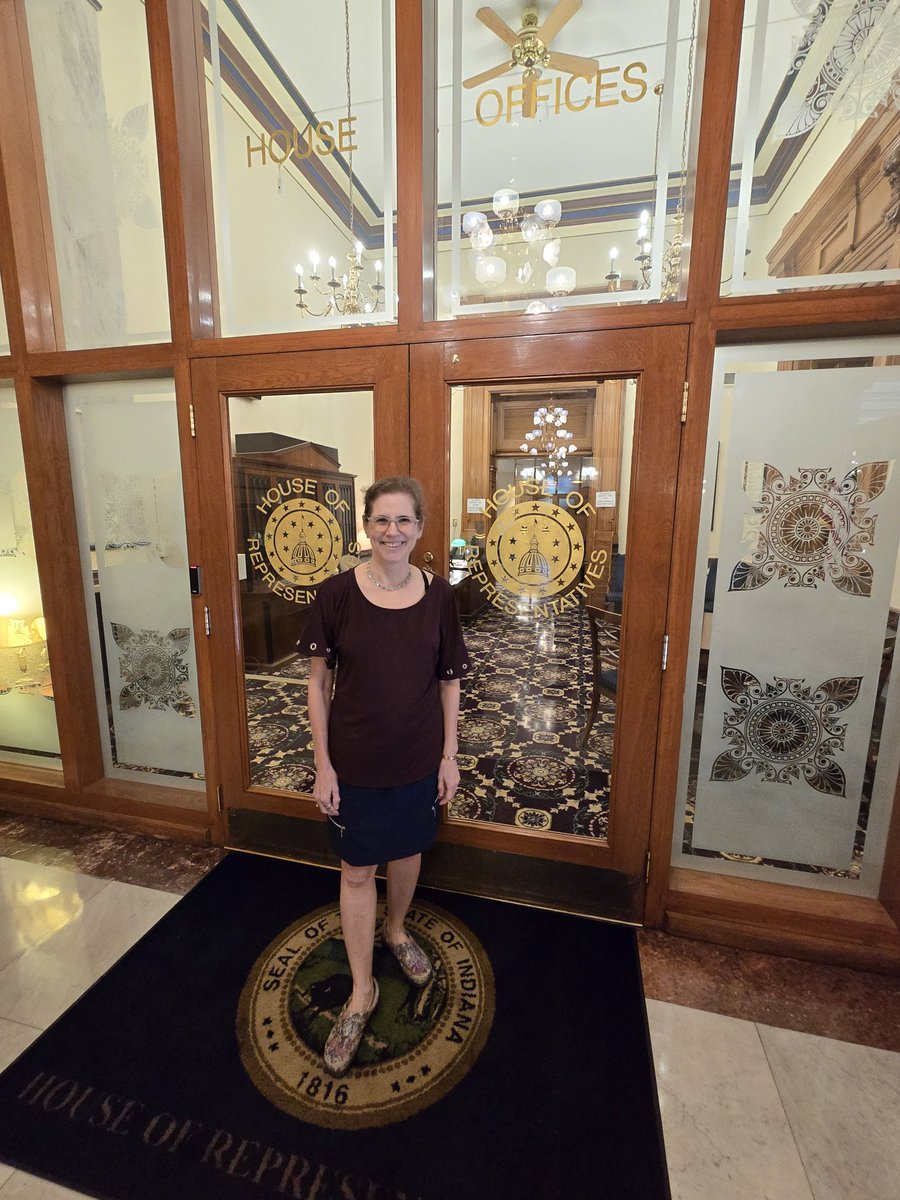 Hoosier47906's tweet photo. #CapitolTour Rep Chris Campbell @campbellh26 gave me a tour of the statehouse and lunch ( one of my bid items from WLSEF @wlsef dinner).
@ISTAmembers https://t.co/i234owEe1X