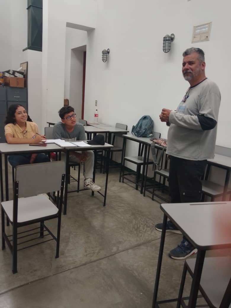 El día de hoy, en el Museo Antropológico de Quíbor, se llevó a cabo una enriquecedora asesoría para un grupo de estudiantes de 5to año del Colegio El Caujaral. Esta actividad estuvo a cargo del Ingeniero Oswaldo Nuñez de INIA, quien compartió sus conocimientos y experiencia