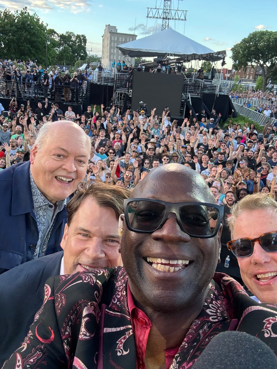 jimfarley98's tweet photo. Thanks to everyone that came out to celebrate the re-opening of Detroit's Michigan Central Station. If you missed the concert livestream, watch it Sunday 7pm ET on @NBC. Thanks to John Mason for hosting &amp; taking this pic of us w/ Bill Ford &amp; Jim Hackett! #MichiganCentralOPEN https://t.co/nZeJCrgB33