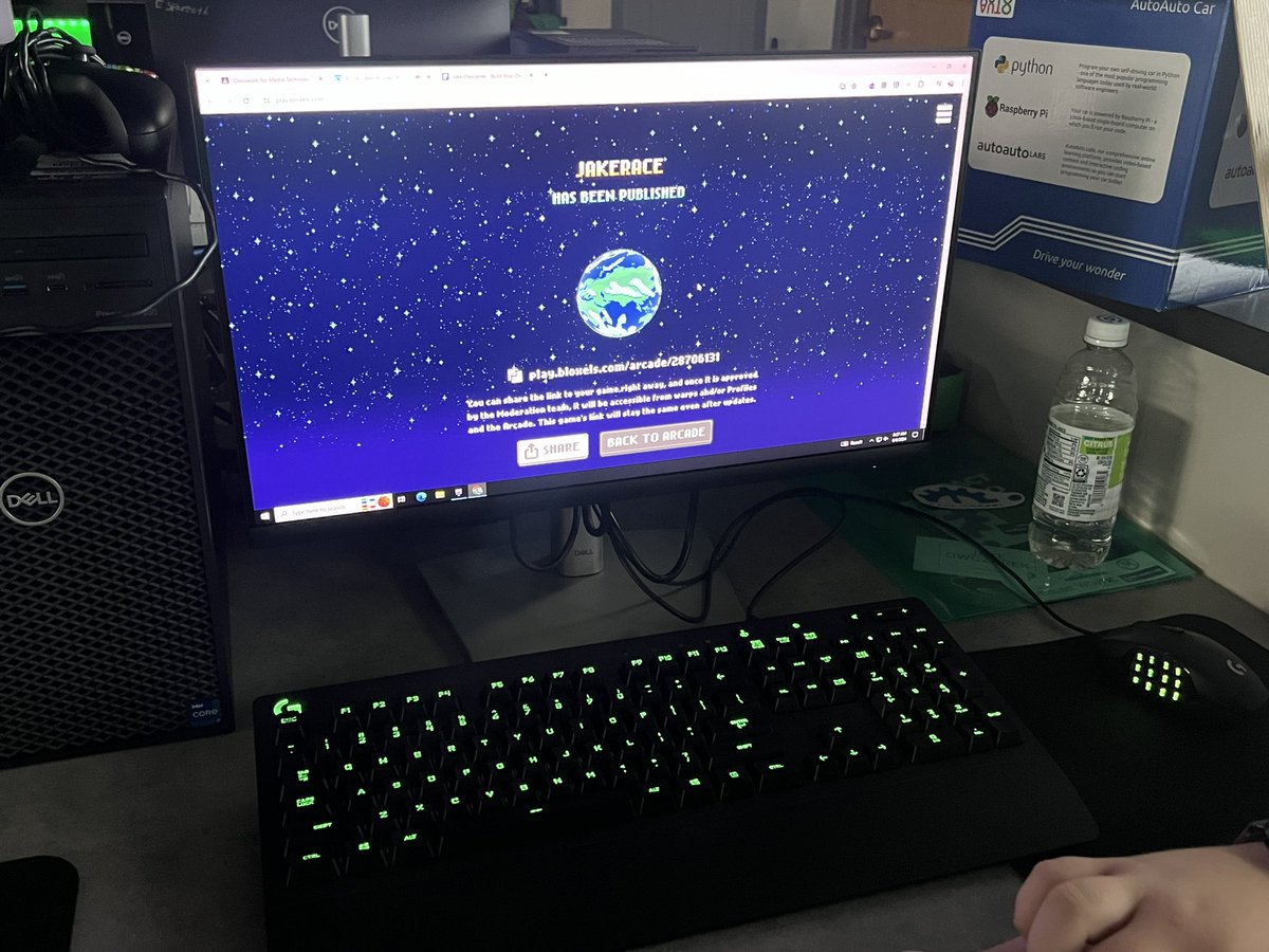 m_drez's tweet image. This is becoming my favorite part of the school year. Student created digital games project. Cover art, storylines, playtesting, peer feedback, and soon to be game jam. Fortnite Creative, Bloxels, Minecraft Edu, Gimkit &amp;amp; more. A fun closing to @GamingConceptsU course. #edtechLSC