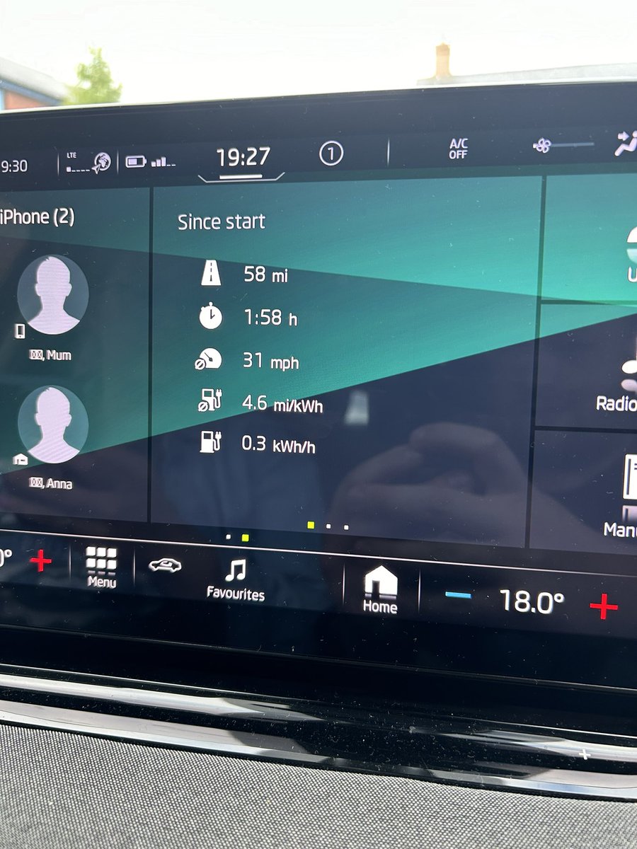 MyNameIsCustard's tweet photo. Thought I’d try to get home from Oxford without charging. Got home with 7% (it said 2% at one point 😰)

Not bad for a big family SUV on 21-inch wheels on motorway, dual carriageway and A-roads ⚡️ https://t.co/NV3TS1rsEM
