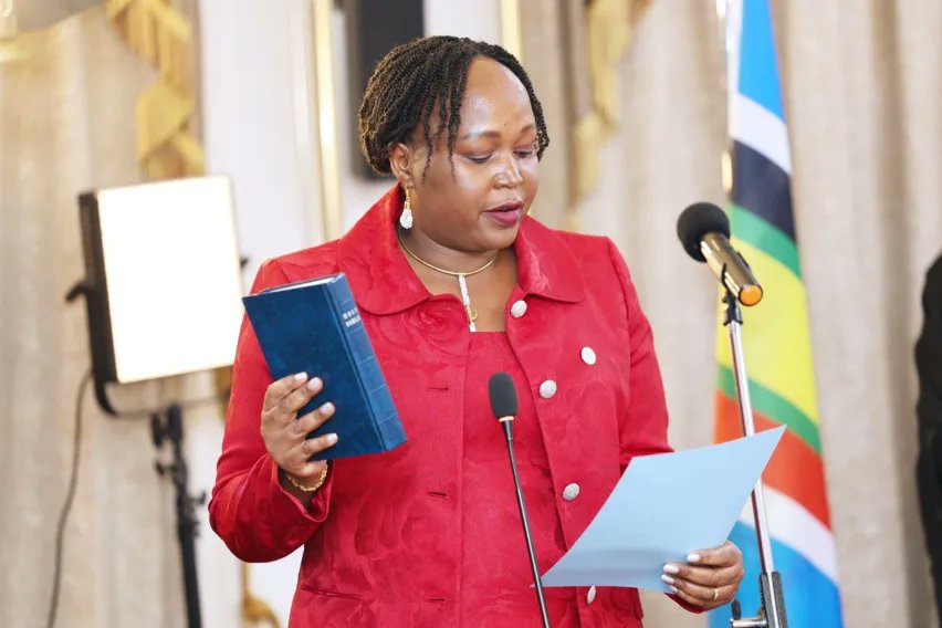 Regbulletin's tweet photo. #EAC- Meet Veronica Mueni Nduva, the new East African Community Secretary General.

Congratulations to @PSNduva for your appointment.
@jumuiya 
#Burundi #abatwip #news #NEDCAN https://t.co/REXCtd5GG8