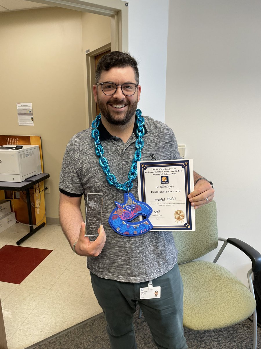 Justin Lathia, PhD 🧠🕺🏽 (@justinlathia) on Twitter photo Congrats to @AndrasPonti for winning the best trainee short talk at the recent international hydrogen sulfide conference! He is one of our 🤌🏽 <a href="/CCLRI/">Cleveland Clinic Lerner Research Institute</a> Molecular Medicine PhD students, working with our group and H2S maven Chris Hine! Congrats to @AndrasPonti for winning the best trainee short talk at the recent international hydrogen sulfide conference! He is one of our 🤌🏽 <a href="/CCLRI/">Cleveland Clinic Lerner Research Institute</a> Molecular Medicine PhD students, working with our group and H2S maven Chris Hine!