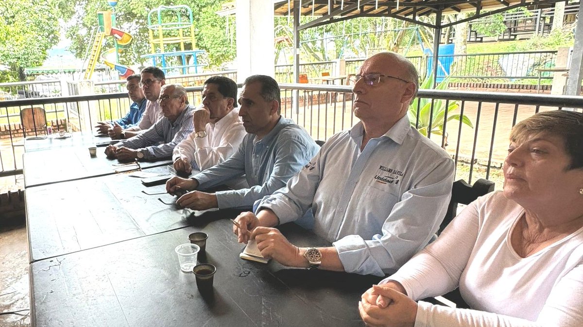 ADOrganizacion_'s tweet image. #7Junio | Nuestros compañeros de la Dirección Nacional de nuestro partido @ADemocratica, @PieroMaroun, @edgarzambranoad, @williamsdavila, @franciscovra, @Milagroseulate, @cleverlaraad visitaron San Cristobal en el Estado Táchira junto al Comité Ejecutivo Seccional del partido.