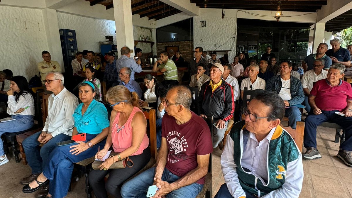 ADOrganizacion_'s tweet image. #7Junio | Nuestros compañeros de la Dirección Nacional de nuestro partido @ADemocratica, @PieroMaroun, @edgarzambranoad, @williamsdavila, @franciscovra, @Milagroseulate, @cleverlaraad visitaron San Cristobal en el Estado Táchira junto al Comité Ejecutivo Seccional del partido.