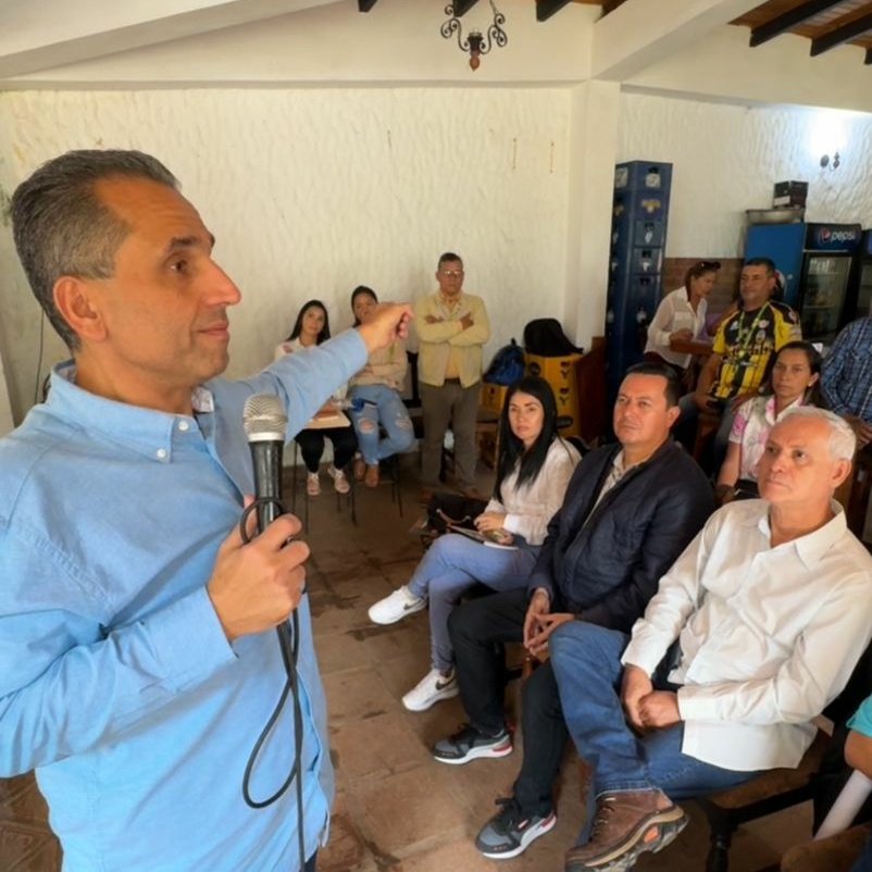 ADOrganizacion_'s tweet image. #7Junio | Nuestros compañeros de la Dirección Nacional de nuestro partido @ADemocratica, @PieroMaroun, @edgarzambranoad, @williamsdavila, @franciscovra, @Milagroseulate, @cleverlaraad visitaron San Cristobal en el Estado Táchira junto al Comité Ejecutivo Seccional del partido.