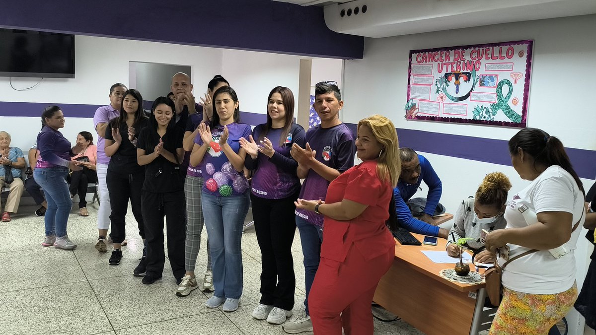 AlcRoscioNieves's tweet photo. #7Jun || ¡Éxito en la jornada de Oftalmología en el Centro Clínico Municipal Rómulo Gallegos! 👁✨ Más de 250 personas beneficiadas con consultas y exámenes gratuitos gracias a la gestión de la Alcaldesa Sulme Avila. 💙👩‍⚕️ #GranJornadaDeOftamología #VamosPorMás @sulmeavila https://t.co/9HZqIxy4dO