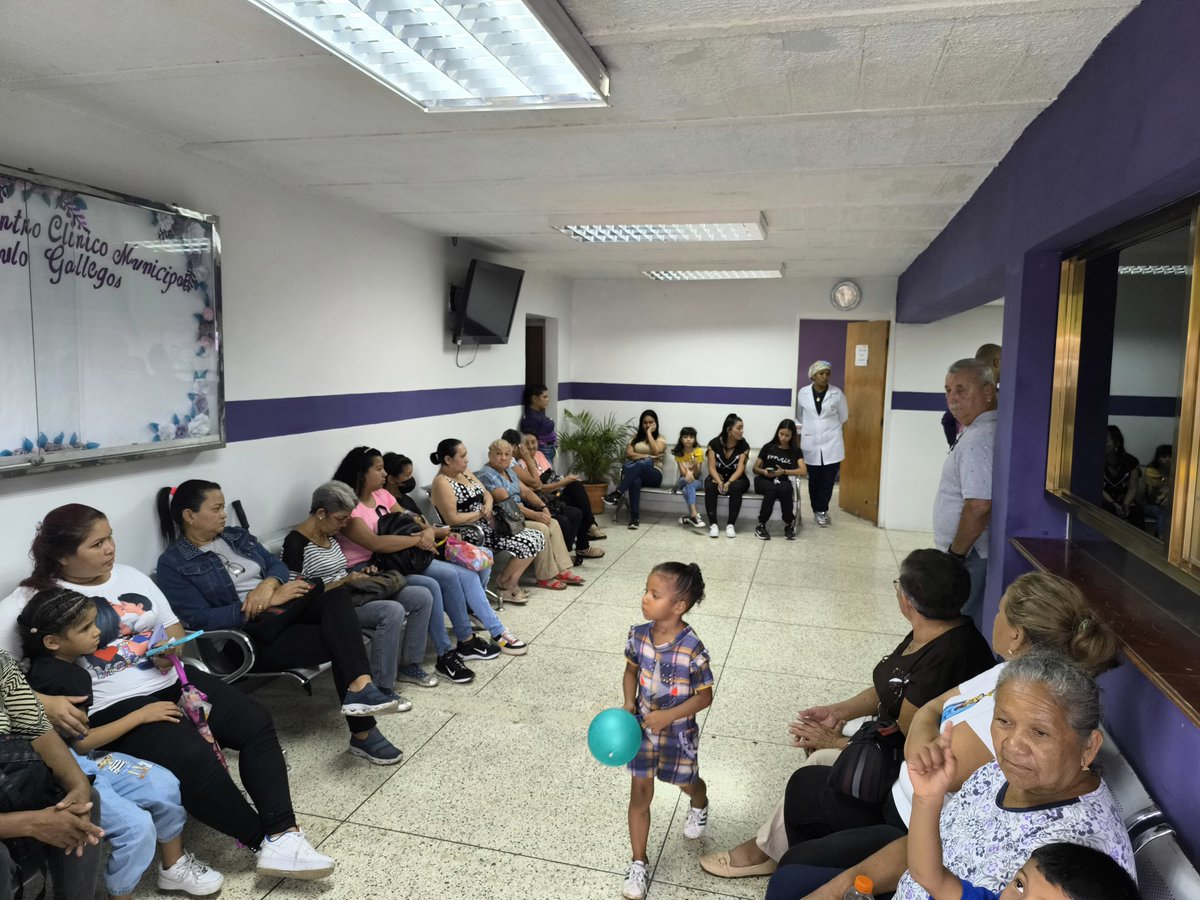 #7Jun || ¡Éxito en la jornada de Oftalmología en el Centro Clínico Municipal Rómulo Gallegos! 👁✨ Más de 250 personas beneficiadas con consultas y exámenes gratuitos gracias a la gestión de la Alcaldesa Sulme Avila. 💙👩‍⚕️ #GranJornadaDeOftamología #VamosPorMás <a href="/sulmeavila/">Sulme Avila</a>