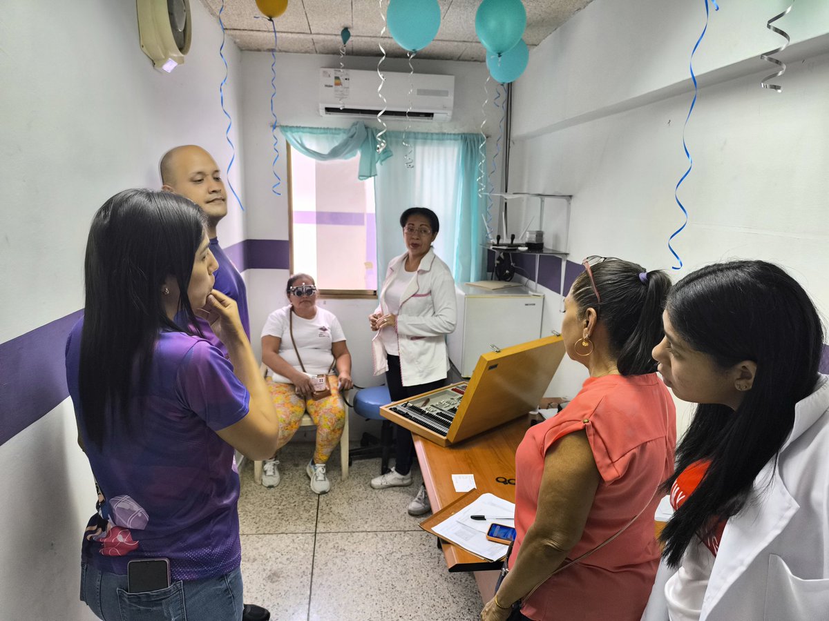 AlcRoscioNieves's tweet photo. #7Jun || ¡Éxito en la jornada de Oftalmología en el Centro Clínico Municipal Rómulo Gallegos! 👁✨ Más de 250 personas beneficiadas con consultas y exámenes gratuitos gracias a la gestión de la Alcaldesa Sulme Avila. 💙👩‍⚕️ #GranJornadaDeOftamología #VamosPorMás @sulmeavila https://t.co/9HZqIxy4dO