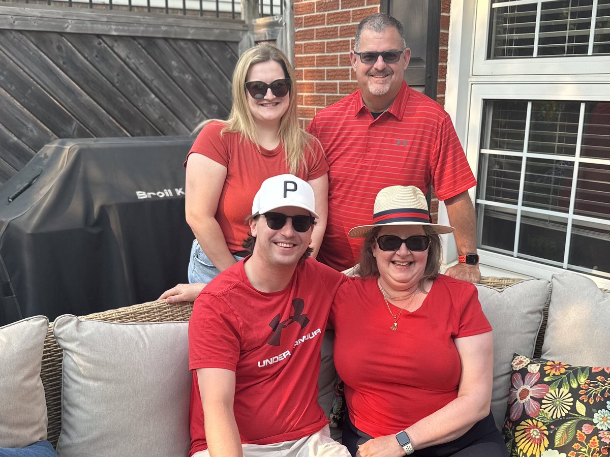 craiger_c's tweet photo. A throwback to #RedDayFriday
2023 with our rock of positivity!
The need for imaging and diagnostic equipment for @SMGHF matters as much today as it did a year ago.
Please support their efforts. Tell them Wendi sent you! https://t.co/0LHIRdjxra