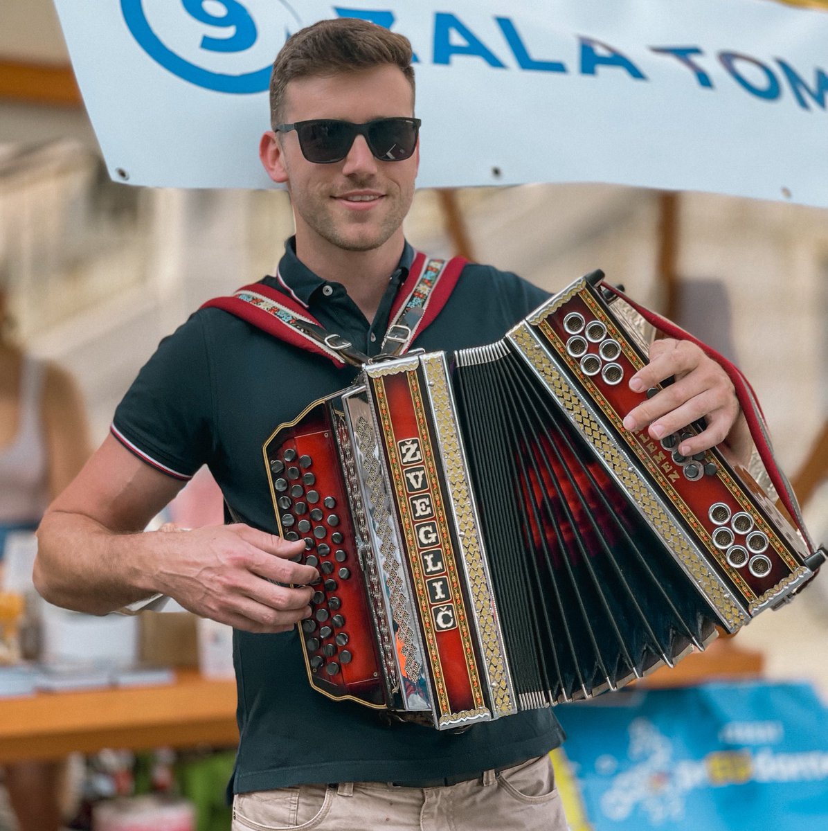 ZalaCTomasic's tweet photo. Zadnji 📸 utrinki iz ZADNJE mobilne kavarne! Z eno besedo - bilo je NORO! 🎉 Iz srca HVALA vsem! 🙏💛 https://t.co/ubDLZExcZ2