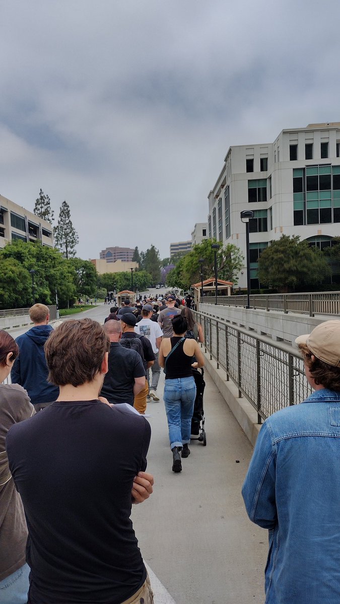 Lines 100 people deep to get your pass. I'm committed now 💪 #cinegear