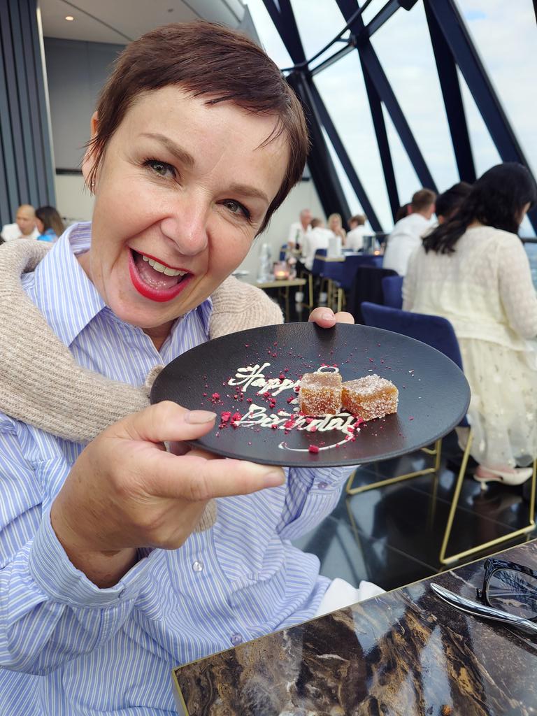 PaulBrown0o_o0's tweet image. Birthday scran with the better half #searcys #gerkin