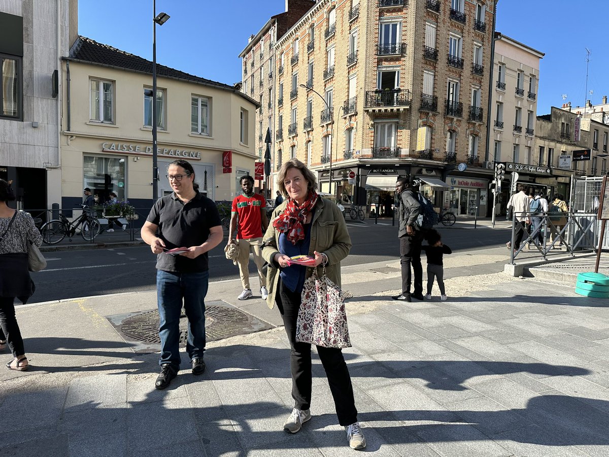 lisa_treize's tweet photo. Derniers moments pour convaincre les indécis aux #Lilas ! #GaucheUnie #AvecLeon #europeennes2024 #pcf https://t.co/daboToZKNU