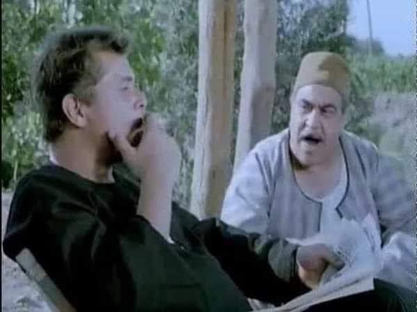 no3more5merci71's tweet photo. فى فيلم "ياعزيزى كلنا لصوص" ✋

- محمود عبد العزيز "مرتضى السلامونى" 
- خسر كل أمواله وإفتقر بعد ماكان غنى ومن البهوات .. 
فـ راح يقيم فى سرايا العزبة اللى فضلت من أملاكه ..

كان مِفلّس 
وطلب فلوس سلف من عبد الله فرغلى "عبد الرازق" اللى كان معرفة قديمة بوالده ..
فـ أول مرة 
- عبدالرازق فِرح بطلب مرتضى منه
- لأن إنطباعه "السابق" عن البيه كان لسة فى ذاكرته 

وقال لمراته جُملة بتشرح إنطباعه :
(إحنا نطول لما نسلّف البيه !!) ..

- عبد الرازق إعتبر مساعدة مرتضى بيه السلامونى .. شرف وفخر إنه يسلّفه
ويكون ليه فضل وجِميلة عليه ..

- لكن مع تكرار طلبات السلف من البيه 
ومع سفه إنفاقه

- بدأ إعتراض عبدالرازق عليه
- لأنه كان شايف البيه بياخد الفلوس عشان يبعترها على رفاهيات فارغة وعلى "مزاجه"
- مش على أساسيات ضرورية ..

شاف البيه "إستسهل السلف" والدين
وشافه غير جاد فى بحثه على طريقة
 "لإنقاذ نفسه من الأزمة" 
ولا جاد فـ "الإعتماد على نفسه" .. 

عبدالرازق (برمزية الإسم) بدأ يتأفف 
وبدأ يعترض .. وبعد ما كان بيسلّف البيه بدون نقاش 
وبيسلّفه وهو فرحان وفخور بـ"شرف مساعدته"  - أصبح البيه حِمل تقيل عليه 
وعايز يخلص منه ..

- بدأ عبد الرازق يسأل البيه
ويراجع مصاريفه
ويتدخل فى شؤونه الخاصة 
وفى إنفاقه .. 
وبدأ وكأنه (بيشترط عليه) مقابل السلف
- حتى إنه إستنكر عليه تدخينه لسجاير
 "مستوردة بالعُملة الصعبة"
وهو مش "لاقى الجنيه"
- فـ طلب من البيه صراحة :
(يوقّف تدخين المستورد ويستبدله بالمحلى عشان أرخص) ..
وكان رد البيه الإستنكارى عليه :
 (إنت هتتحكّم فى مزاجى)؟!! .. 

* نقف لغاية هنا
وناخد معانا المثال ده
وإحنا بنقرأ باقى النماذج الجاية ..

- نموذج ١ : ✋

١٩٧٦ .. تم إنشاء حى "الشيخ زايد" 
بالإسماعيلية .. 
وهو أول وأقدم حى يحمل إسم الشيخ زايد بمصر .. وكان إهداء ومساعدة
 "غير مشروطة" 
من حاكم الإمارات لأهل الإسماعيلية "مصر" 
بعد رجوعهم من التهجير لتعمير الإقليم من جديد .. وكان ساعتها مساعدة زايد لمصر "شرف ليه" 
وفخر بإطلاق إسمه على حى مصرى كامل ..

- ٢٠٢٣ .. مسؤول إماراتى :
(على مصر تغيير سياستها الإقتصادية 
- كـ "شرط" لإستمرار دعم أبوظبى لها ) .

نموذج ٢ : ✋

١٩٧٥ .. بعد سنتين من المساعدة "الغير مشروطة" من الملك "فيصل" لمصر فـ حربها ضد الكيان بقطع البترول عن الغرب - السادات يطلق إسم فيصل على شارع من أهم شوارع الجيزة - تخليد لإسمه ولموقفه الداعم ..

- ٢٠٢٣ .. مسؤول سعودى :
(الإنتهاء من عصر دعم مصر "بدون شروط") . 

نموذج ٣ : ✋

١٩٨٦ .. 
مسجد إسمه "الحمد" 
- تم إنشاؤه إهداء من "ورثة شيخة كويتية" 
- كان أقصى طموح أبنائها يشوفو إسم أمهم مكتوب فى ديباجة بيانات مسجد فى مصر 
- حتى "بدون مقابل تسمية المسجد بإسمها" ..

- ٢٠٢٣ .. برلمانى كويتى :
(إنتهى عصر مساعدة مصر "بدون مقابل"
وعليها مراجعة أولويات إنفاقها) ..

- ناخد التلات نماذج اللى فاتت 
ونتأمل كلام "عبد الله النفيسى
" أحد أشهر السياسيين العرب

- لما قال فى لقاء تليڤزيونى :
كانت العقيدة فى الماضى عند الخلايجة تجاه مصر الكبيرة والعزيزة :
 أن مصر ( إذا طلبت - تُكرَم ) ..

- مصر إذا طلبت - الكل يتنافس على 
"شرف مساعدتها" ..

إذا طابقنا كلام النفيسى على مواقف الماضى

- وقارنّاه بتصريحات الحاضر 
- هنلاقى إن مصر  فـ السابق كانت عزيزة 
وكانت بطلب أو بدون طلب منها 
- كانت "تُكرم" 

وكان الجميع يتسابق لخدمتها ..
كانو الملوك والأمراء والشيوخ 
- حتى الورثة - 
الكل بيتسابق فـ مساعدة ومجاملة مصر 
وأهل مصر لمجرد شرف المساعدة

- سواء كان شرف معنوى بدون مقابل
أو بمقابل تأريخ وتخليد إسمهم على حى أو على شارع أو حتى فى ديباجة إفتتاحية مسجد ..

كانت عقيدتهم 
هى نفس عقيدة "عبد الرازق" :

 (إحنا نطول لما نساعد البيه) !! ..

- لكن لما البيه (سابقاً) 
يصرف فلوس السلف والدين على (مزاجه)

يبقى من حق الداين يتدخل
فى شؤونه الخاصة ويملى شروطه ..

- للأسف .. من حق (عبد الرازق) -
يتحكّم فـ مزاج البيه 

.
.

Cpd
✍🏻 Mohamad Farrag
#ياعزيزي_كلنا_لصوص
