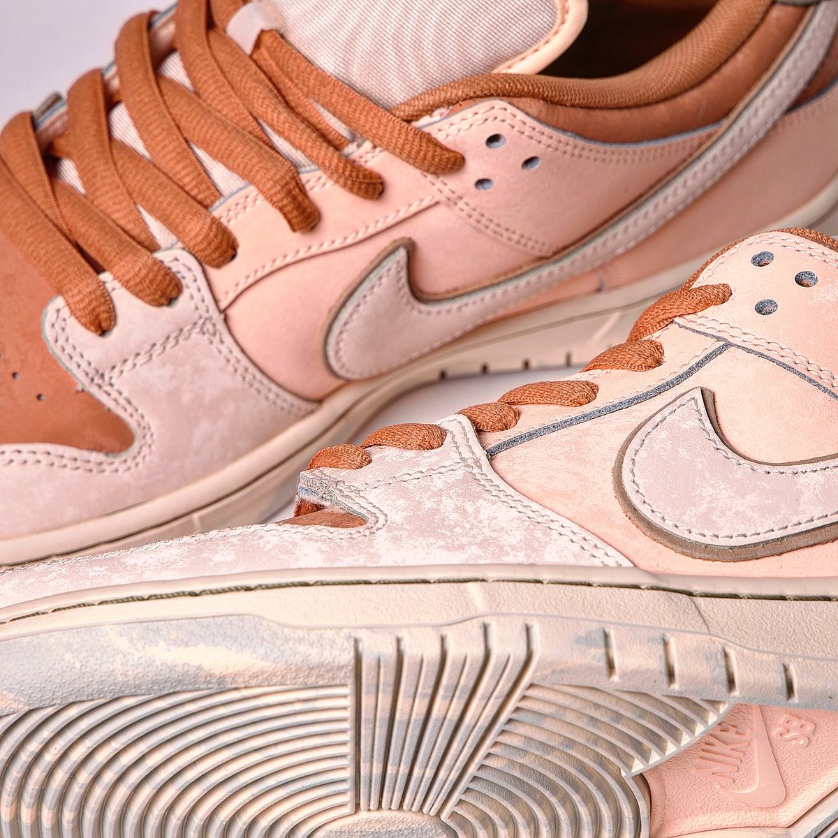 Nike SB Dunk Low "City of Dreams" (Trocadéro Gardens) 🇫🇷