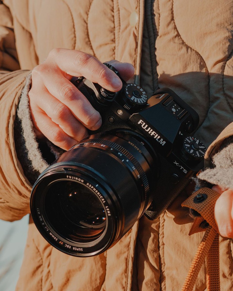 BandCCamera's tweet image. Capture life's moments in stunning detail with the Fujifilm X-T5! This sleek, black beauty comes with an XF18-55mm lens kit to ensure you're always ready for the perfect shot. Shop at B&amp;amp;C Camera.
store.bandccamera.com/products/fujif…
#fujifilm #photography #bandccamera