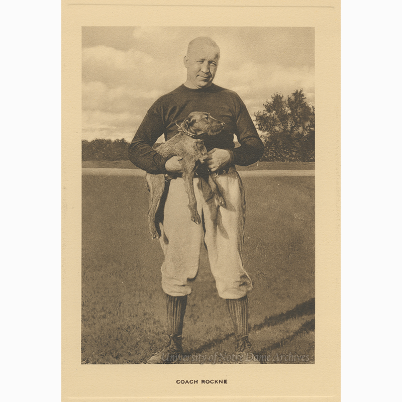 In the fall of 1924, the #NotreDame Alumni Club of Toledo OH sent Tipperary Terrence II to Coach Knute Rockne. Mascot Terry traveled with the football team to Army and Princeton
#ArchivesPets #ArchivesHashtagParty
