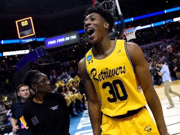 AlexWilkins_1's tweet photo. After an AMAZING Conversation with Coach Lawson and Coach Ceasar!! Iโm extremely BLESSED to receive an Offer from UMBC!! Thank you to Coach Lawson and Coach Ceasar and the rest of the coaching staff for this AMAZING opportunity!! #Goretrievers @CoachKJones52 @MiddlesexMagic https://t.co/biPorNPWXp
