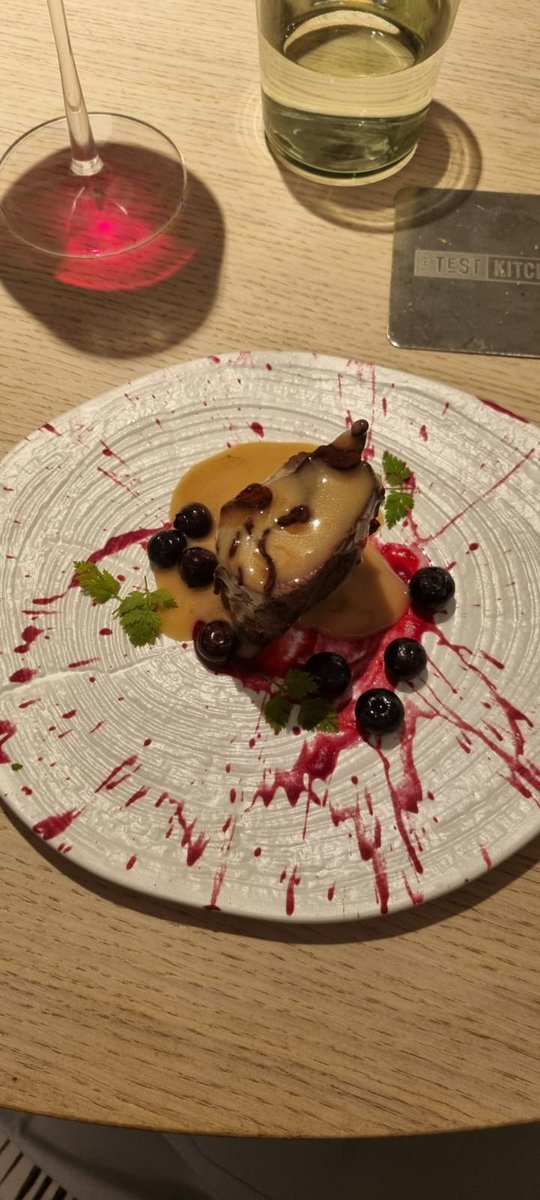 RadioMARCA's tweet photo. En el barco Resilient Lady de @VirginVoyages tienes un T.I a full de comida de calidad, en sus 8 restaurantes y en The Galley
#VirginiaLopez @CruisesNewsMG nos habla maravillas del particular concepto de este barco, con 2 salidas programadas desde 1080€
https://t.co/FRHP5gnQWT https://t.co/wUAz9f7RPN