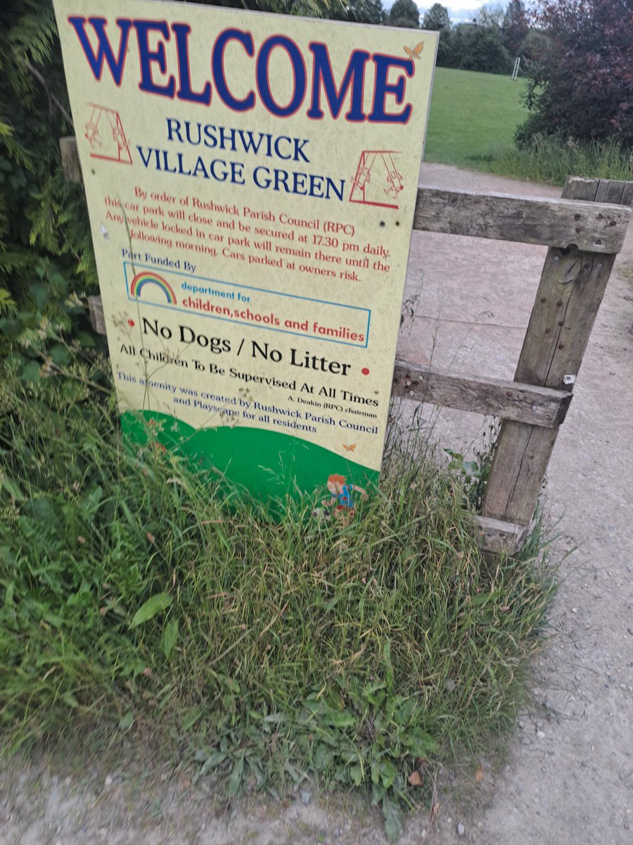 MalvernCops's tweet photo. The #FootPatrols don't stop there for #PCSOSmith ๐ฎโโ๏ธ
#HighVisibility patrols continued but this time in #Rushwick ๐จ
Great speaking with residents and also visitors within the green space! ๐
#VisibleInTheCommunity @InspDaveWise https://t.co/qcnlZce7v4