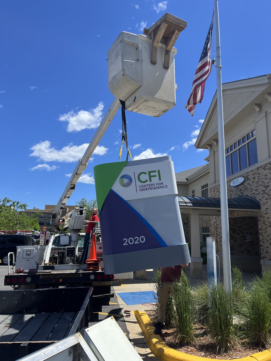CFIHOPE's tweet photo. 🌟 Check out this eye-catching addition to our parking lot. It perfectly embodies our commitment to enhancing the community.

Thank you Badger Lighting and Signs LLC!

#leadingsuccess #cfihope #milwaukee https://t.co/swLBKhsMZq