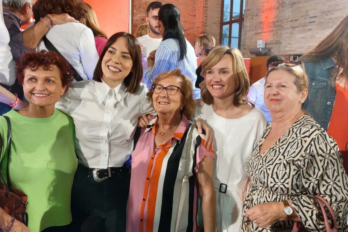 Pilar_Alegria's tweet photo. Somos orgullosamente zurdos y orgullosamente progresistas.

Y el domingo lo vamos a volver a hacer. Vamos a plantar cara con nuestros votos a la derecha y la ultraderecha.

Porque queremos más Europa y España para todas y para todos.

¡Vamos💪❤️! #Votaconlazurda #VotaPSOE https://t.co/wpTa2AdNA1