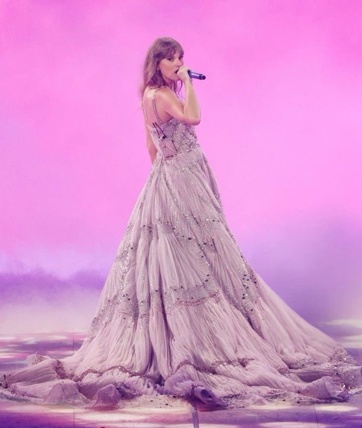 tswifterastour's tweet photo. 🚨| Taylor Swift's outfit for the "Speak Now" era (Enchanted) at tonight's show! 💜 #EdinburghTSTheErasTour https://t.co/4nkP563aSi