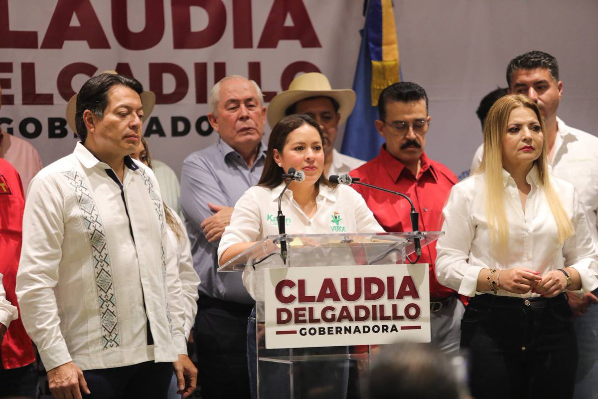 ClaudDelgadillo's tweet photo. No dejaremos de denunciar las inconsistencias e irregularidades del proceso electoral en Jalisco. ¡Vamos a encontrar hasta el último voto!

Gracias al presidente @mario_delgado y a todos quienes me acompañan por defender la democracia y la transformación. No dejaremos que las naranjas podridas se lleven la democracia en sus bolsas de basura.

¡Ni un paso atrás!

#VotoXVoto
#Faltan1MillonDeVotos