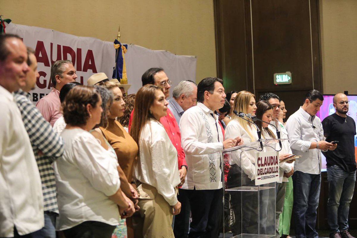 ClaudDelgadillo's tweet photo. No dejaremos de denunciar las inconsistencias e irregularidades del proceso electoral en Jalisco. ¡Vamos a encontrar hasta el último voto!

Gracias al presidente @mario_delgado y a todos quienes me acompañan por defender la democracia y la transformación. No dejaremos que las naranjas podridas se lleven la democracia en sus bolsas de basura.

¡Ni un paso atrás!

#VotoXVoto
#Faltan1MillonDeVotos