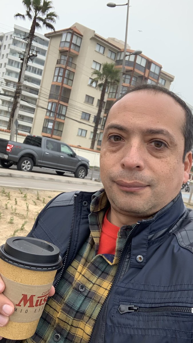 C_M_S_C's tweet photo. Café para el frio #coffee #café #coffeetime #friday #fridayvibes #walking #WalkOnABeach #caféenlacalle #RandomThoughts #randomtime #SelfieFriday #selfie https://t.co/KUIBeM9y7o