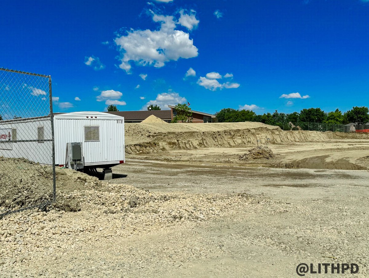LITHPolice's tweet photo. Today marks the end of 7wks after we broke ground. Things are certainly looking different out there. In the coming weeks the community can expect to see more moving of land, site utilities and preparation for concrete!
#newpฤ #ConstructionNews #lithpd #lakeinthehills https://t.co/MhXWsQN14m