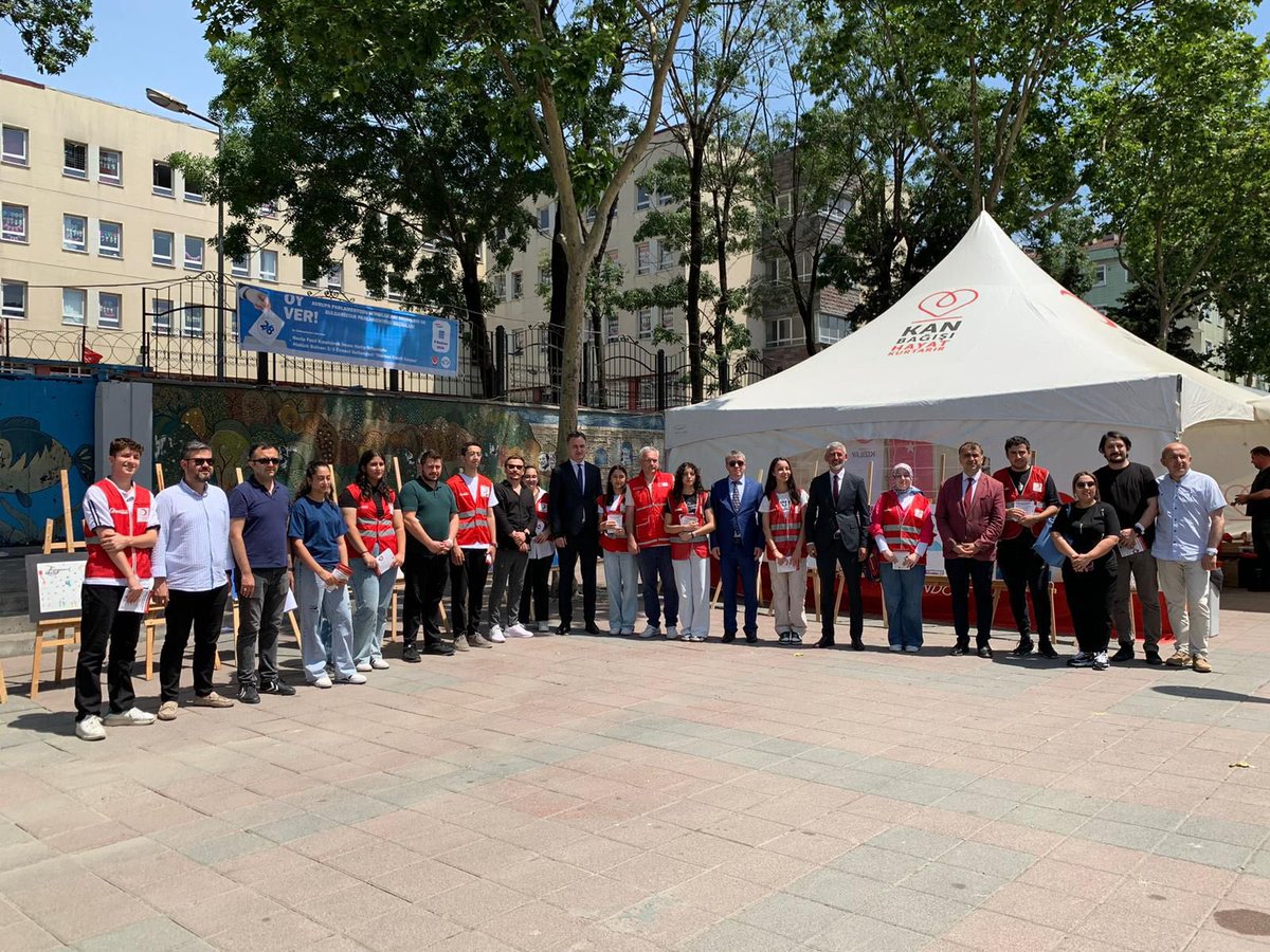 🩸Sosyal Sorumluluk Programı kapsamında düzenlenen Sultangazi İlçe Milli Eğitim Müdürlüğü Kan Bağışı Organizasyonumuzda Müdürümüz Necati TEKBAŞ başta olmak üzere, okulumuzdan öğretmen, idareci, velilerimiz kan bağışında bulundu. Organizasyonda emeği geçenlere teşekkür ederiz.💐