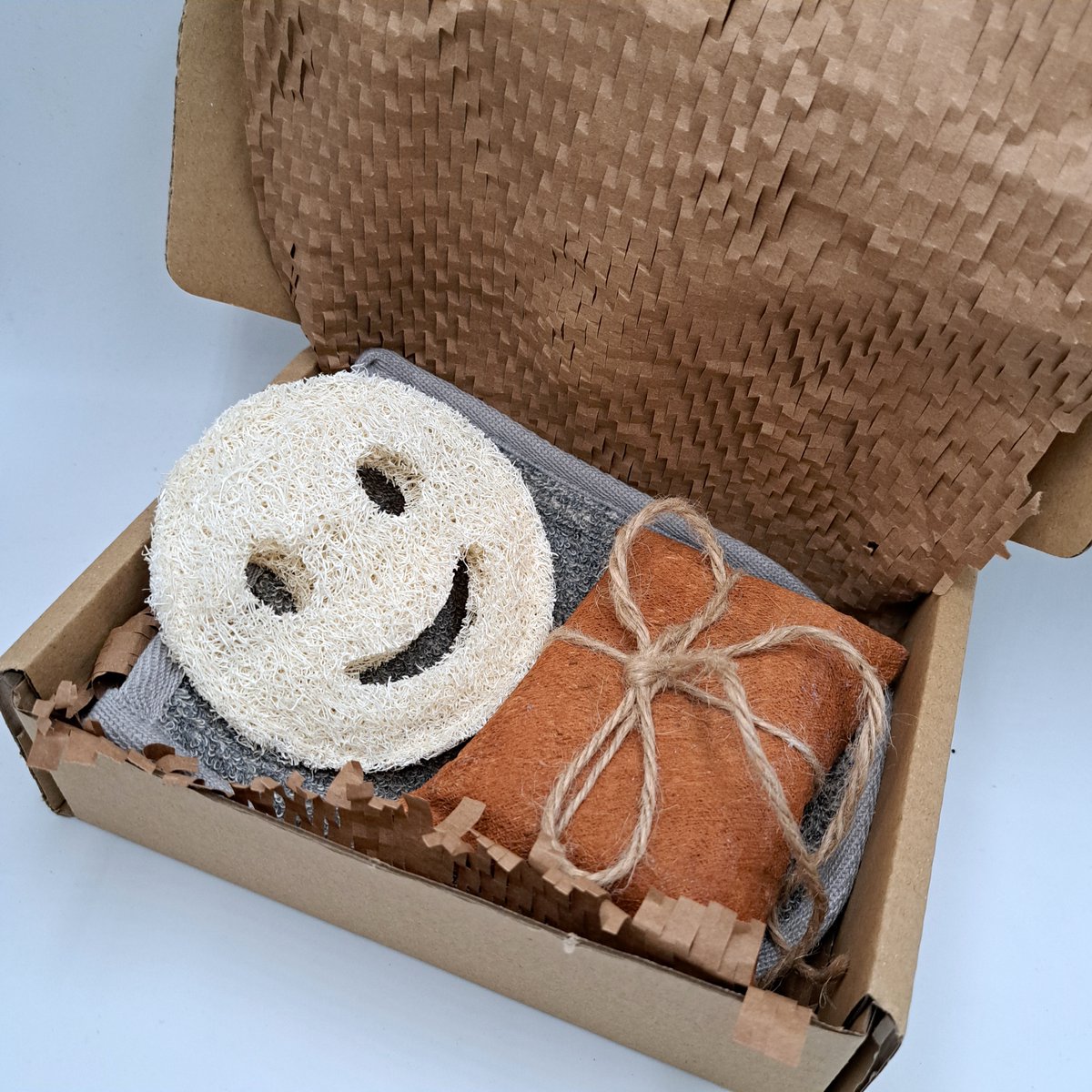 AfriArtisan's tweet photo. Get this Charcoal Scrub Up Natural Wellness Gift Wrapped with Barkcloth 

https://t.co/hZSQahff0V via @Etsy 

#naturalsoap #soap #handmadesoap #skincare #handmade #natural #HandmadeHour #shopindie #etsygift #UKGiftHour #CraftBizParty #shopsmall #ukmakers

https://t.co/TrOBM5DUU8 https://t.co/O3S7Kxnfbp